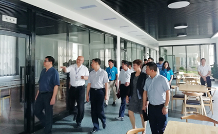 贛州市六大攻堅辦負責人劉建萍等領(lǐng)導一行臨江西憶源多媒體科技有限公司調(diào)研數(shù)字經(jīng)濟發(fā)展情況