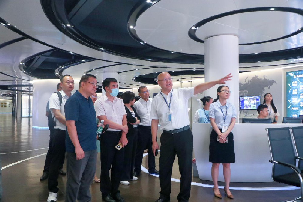 國家工業(yè)信息安全發(fā)展研究中心副主任何小龍一行蒞臨我司調研