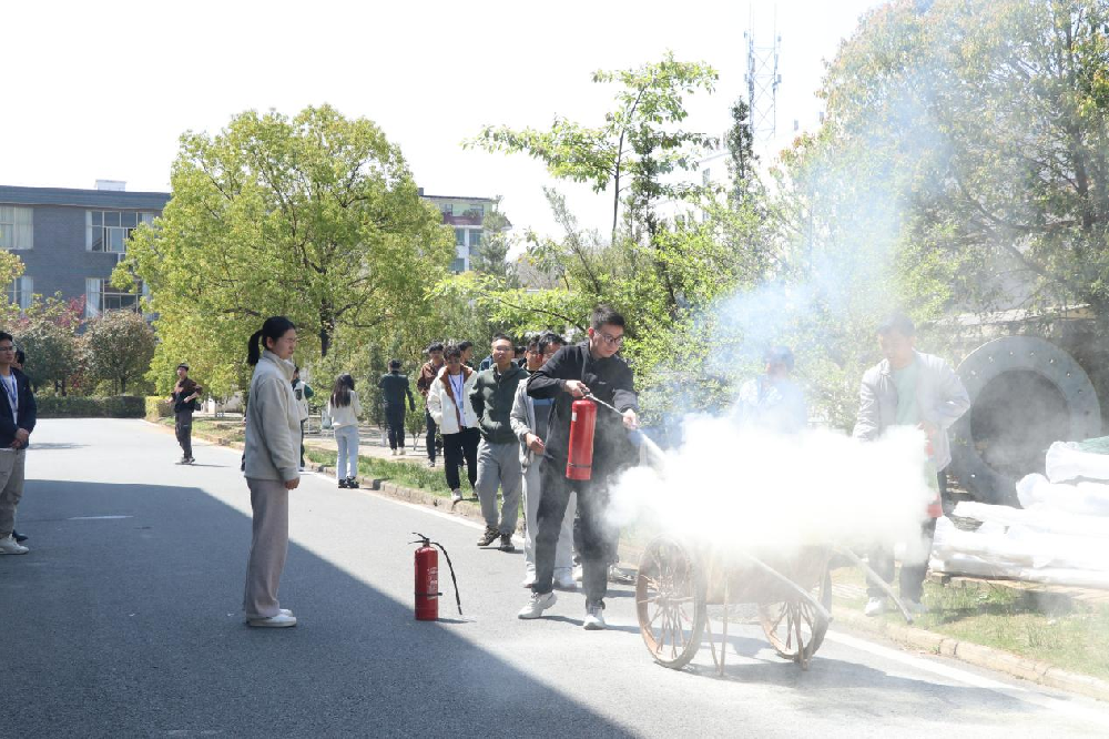 憶源科技開(kāi)展消防安全實(shí)戰(zhàn)演練?
